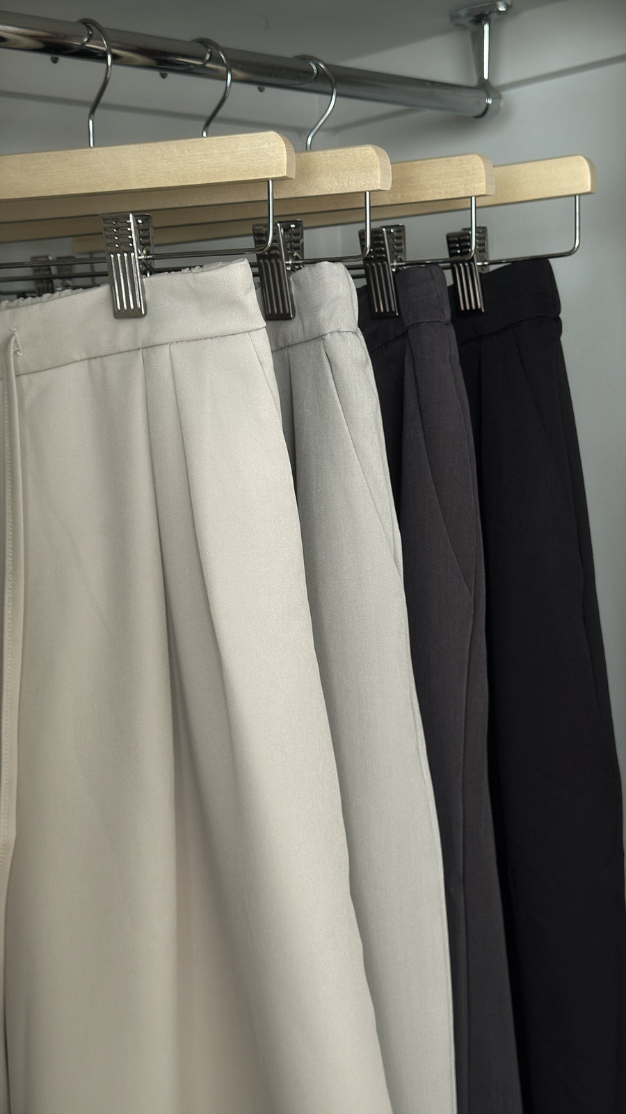 Two Pin-tuck Slacks